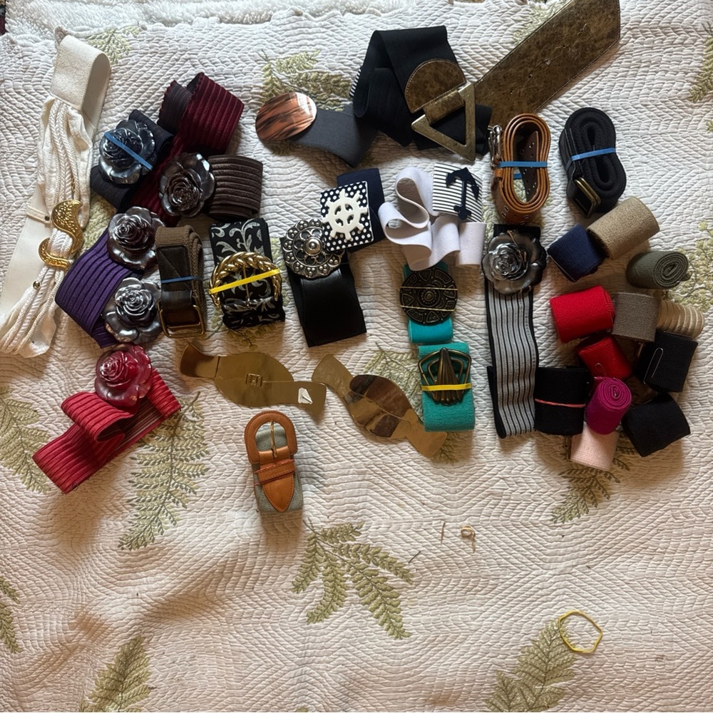 Assorted vintage Fashion Belts Collection 80s-90s boutique
